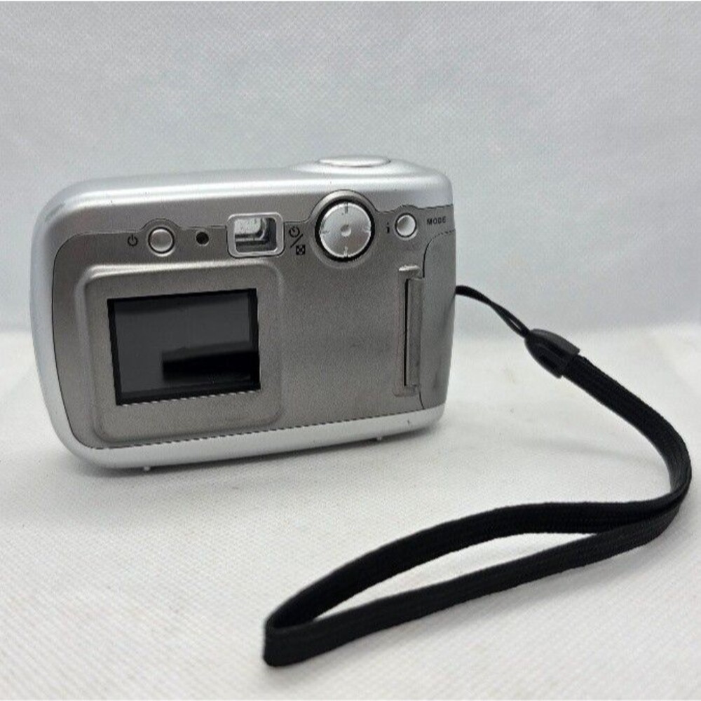 Vivitar ViviCam 3632 Compact 2.0MP Silver Digital Camera - For Parts/Repair
